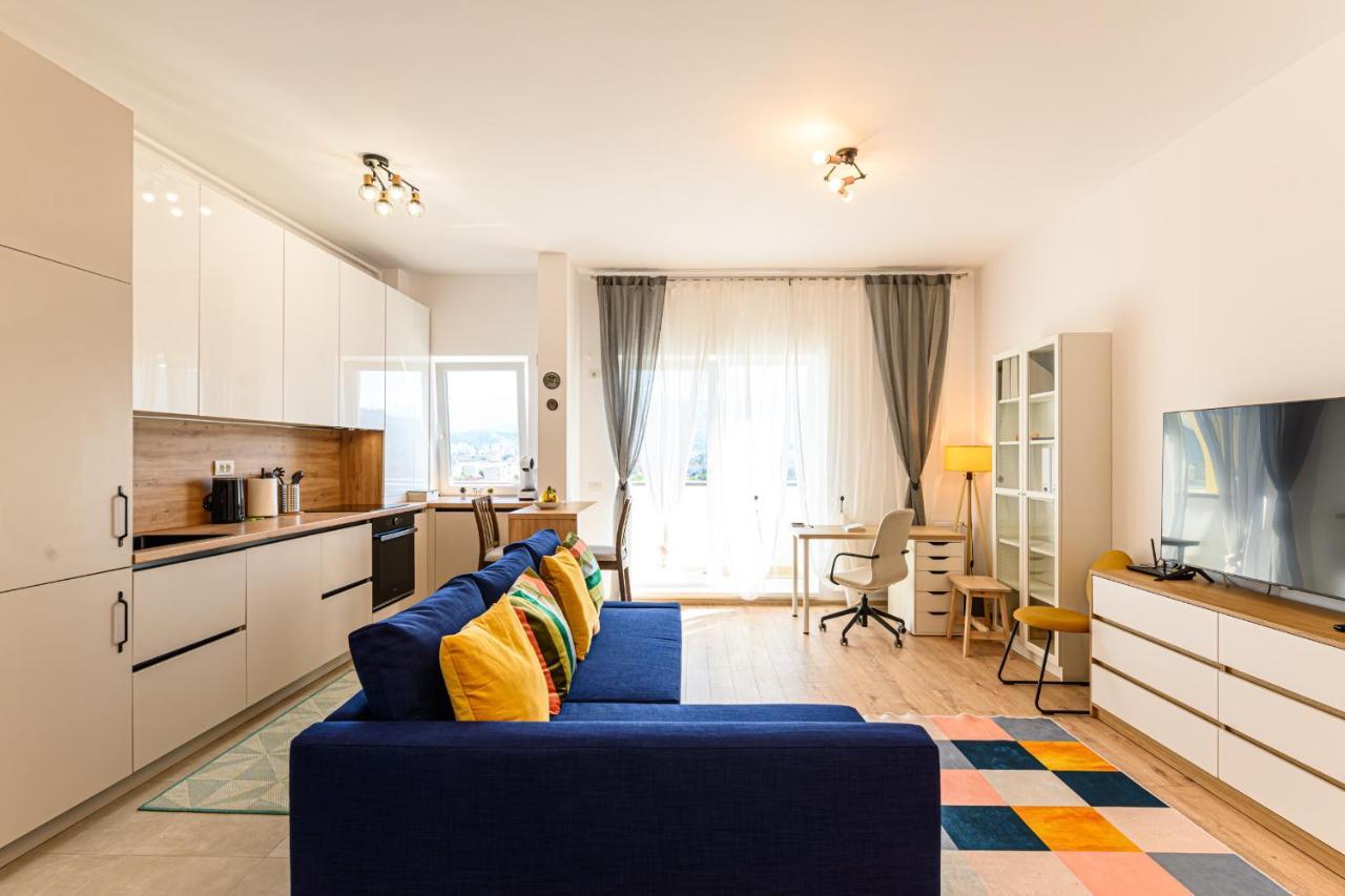 Coresi Mountain View City Apartment *